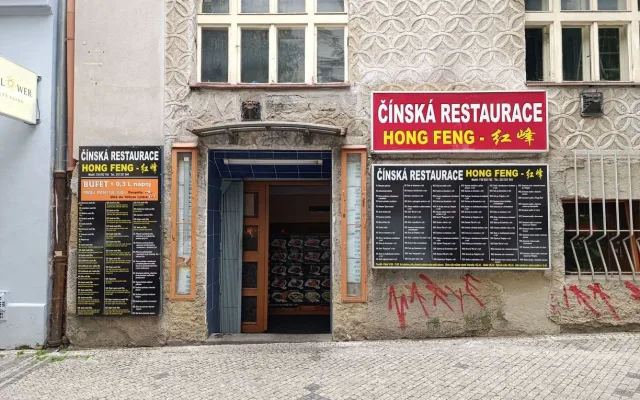 Bez teplé vody, zato se špínou a plísní. Čínskou restauraci v Praze okamžitě zavřeli