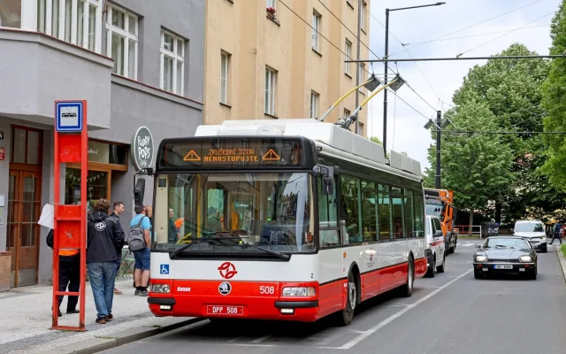 Historický návrat trolejbusů. Po desítkách let vyjely na Strahov i Hanspaulku