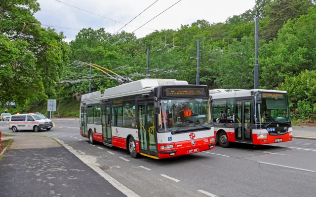 Historický návrat trolejbusů. Po desítkách let vyjely na Strahov i Hanspaulku