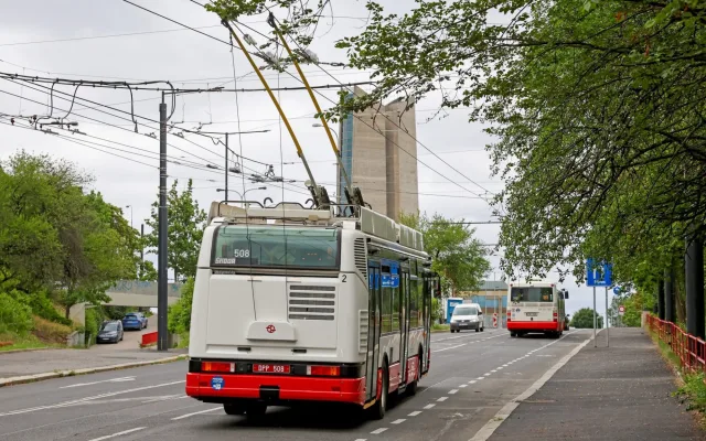 Historický návrat trolejbusů. Po desítkách let vyjely na Strahov i Hanspaulku