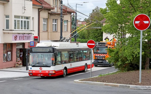 Historický návrat trolejbusů. Po desítkách let vyjely na Strahov i Hanspaulku