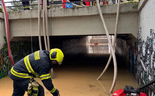 Trable s podchody pod Opatovickou. Jeden zatopený, druhému padá strop