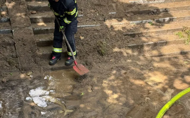 Trable s podchody pod Opatovickou. Jeden zatopený, druhému padá strop