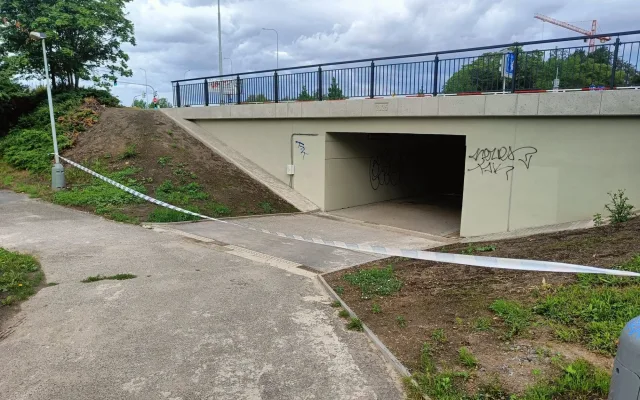Trable s podchody pod Opatovickou. Jeden zatopený, druhému padá strop