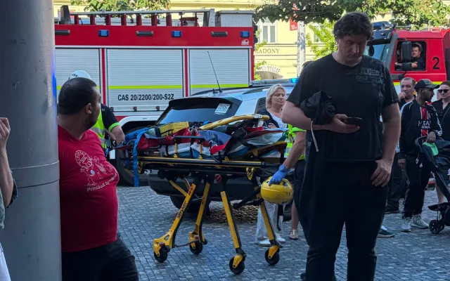 Ve stanici Anděl srazila souprava metra člověka, provoz je omezen