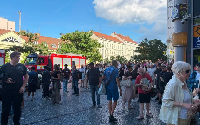 Ve stanici Anděl srazila souprava metra člověka, provoz je omezen