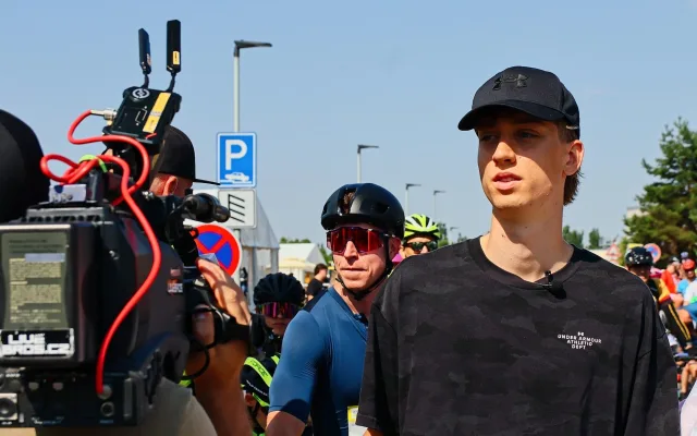 FOTO: Jako na Tour de France. Cyklonadšenci si v Praze zkusili slavný závod