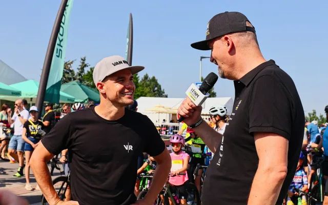 FOTO: Jako na Tour de France. Cyklonadšenci si v Praze zkusili slavný závod