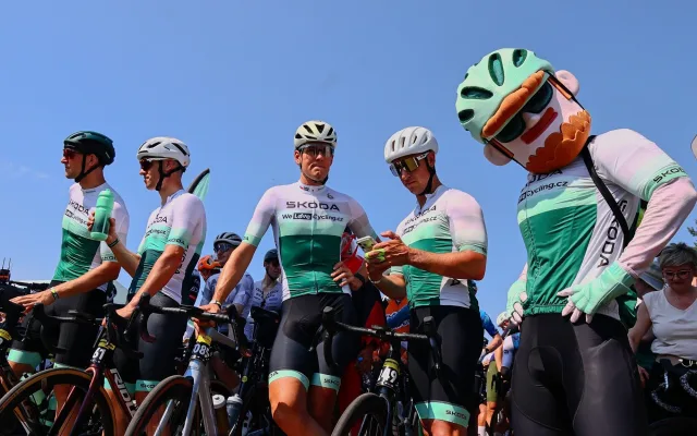 FOTO: Jako na Tour de France. Cyklonadšenci si v Praze zkusili slavný závod