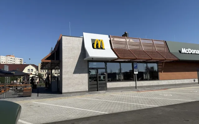 McDonald's otevřel brány v Kutné Hoře. První restaurace ve městě stříbra