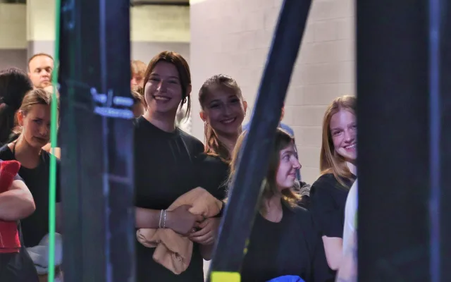 Plná O2 arena, křty v bazénu, kolaps klimatizace. Podívali jsme se na sjezd Jehovistů