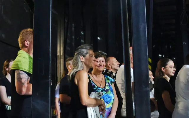 Plná O2 arena, křty v bazénu, kolaps klimatizace. Podívali jsme se na sjezd Jehovistů
