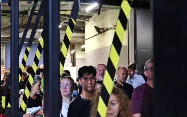 Plná O2 arena, křty v bazénu, kolaps klimatizace. Podívali jsme se na sjezd Jehovistů