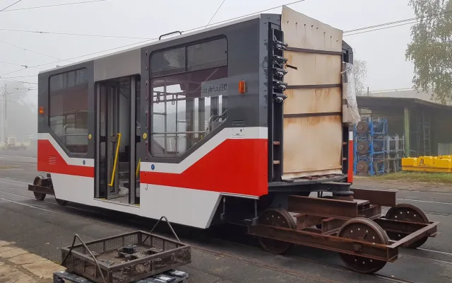 Jediné obousměrné tramvaje slaví výročí. Kachny jezdí v Praze už 40 let