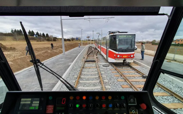 Jediné obousměrné tramvaje slaví výročí. Kachny jezdí v Praze už 40 let