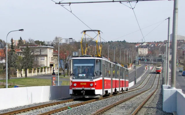 Jediné obousměrné tramvaje slaví výročí. Kachny jezdí v Praze už 40 let