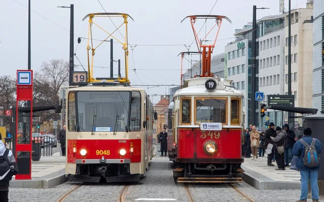 Jediné obousměrné tramvaje slaví výročí. Kachny jezdí v Praze už 40 let