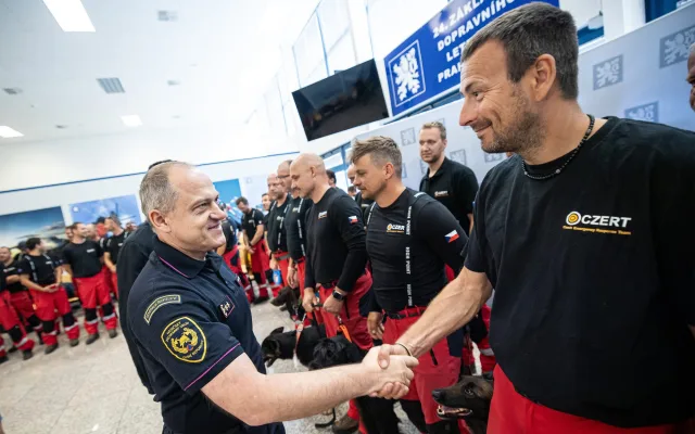 Velké horko a malá šance na záchranu. Psovod městské policie popsal zásah ve Venezuele