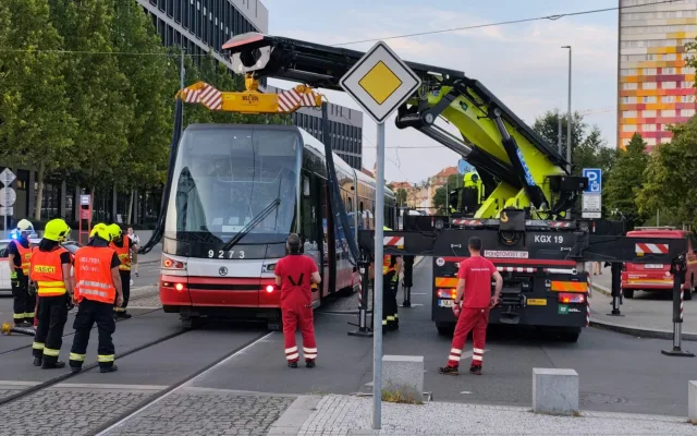 Vysoké teploty poškodily tramvajovou trať mezi Florencí a Palmovkou