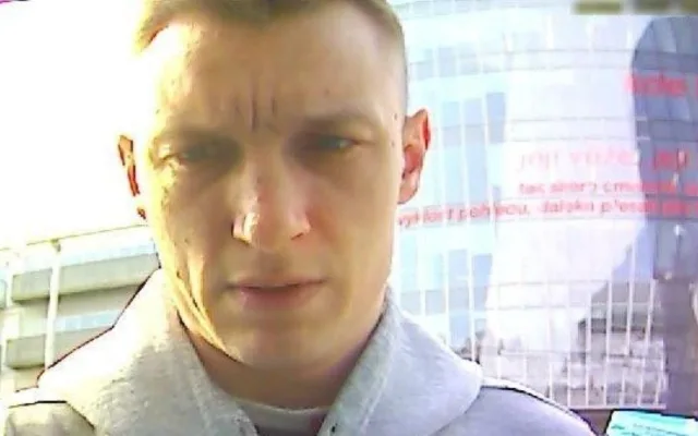 Policie vyšetřuje podvody na sociálních sítích. Pátrá po muži, který by se měl pohybovat po Praze