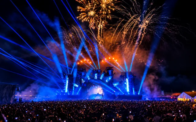 Pendulum i Chase &amp; Status. Let It Roll přivedl k Jezeru Most 25 tisíc lidí