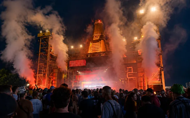 Pendulum i Chase &amp; Status. Let It Roll přivedl k Jezeru Most 25 tisíc lidí