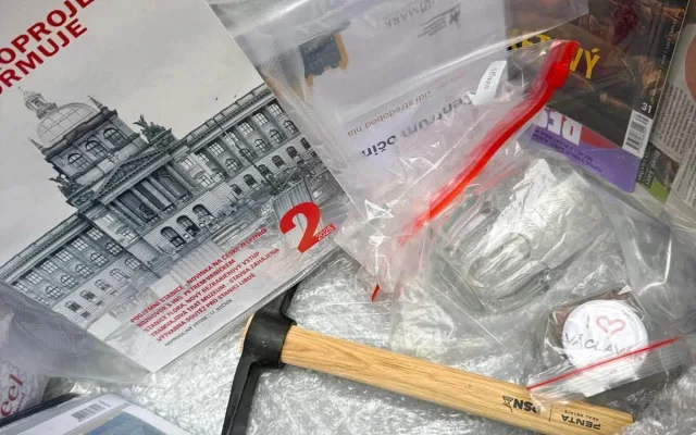 Pod trať na Václavské náměstí uložili časovou schránku, je v ní 30 předmětů
