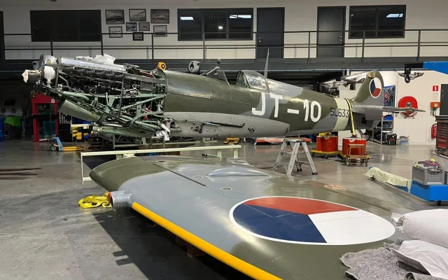 Legendární Spitfire je o kousek blíž Česku, nový domov bude mít v Praze