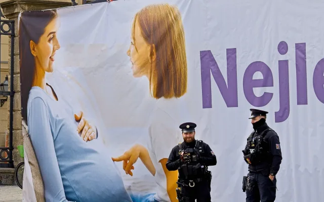 FOTOGALERIE: Kočárky i klepeta. Pochod pro život měl v Praze divoký průběh