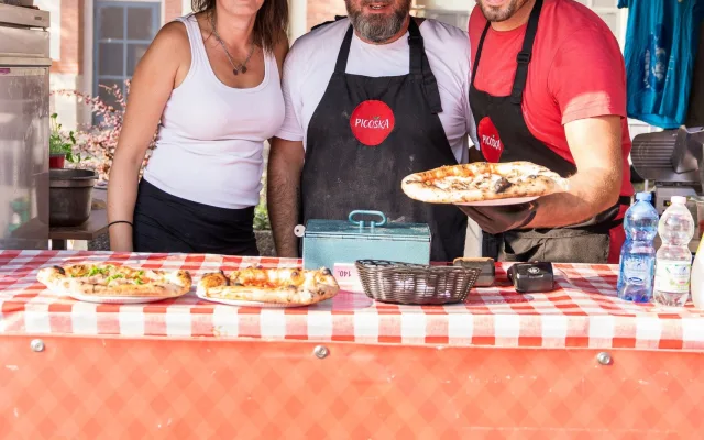 Příští čtvrtek bude Holešovická tržnice patřit pizze. Koná se zde PIZZA! PIZZA! POP-UP