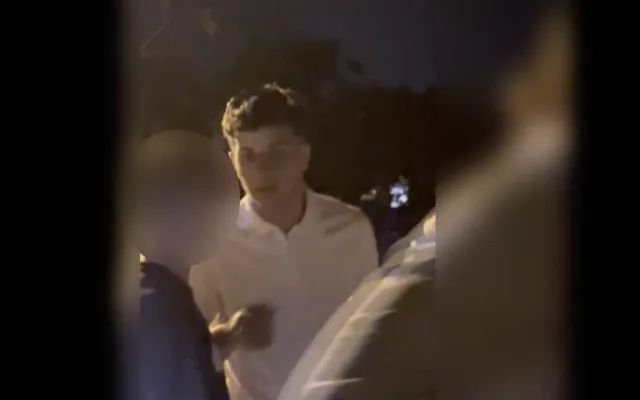 Jednou ranou poslal muže do nemocnice. Policie hledá mladého útočníka z Letné