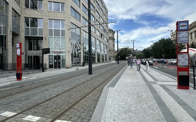 K Muzeu se vrací tramvaje, trať na Václavák zatím využijí v případech nouze