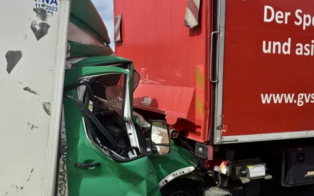 Vážná nehoda uzavřela Pražský okruh. Na místo letí vrtulník