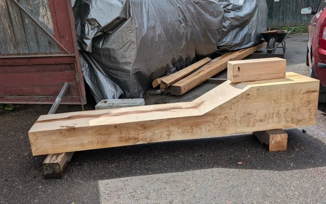 Na náplavkách budou nové lavičky z masivu i k ležení. 25 sestav stálo 5 milionů