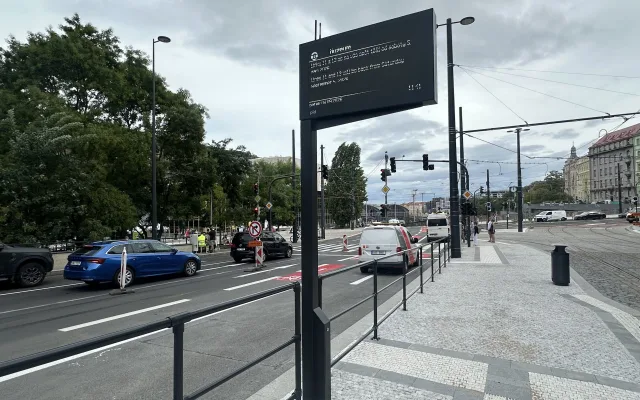 K Muzeu se vrací tramvaje, trať na Václavák zatím využijí v případech nouze