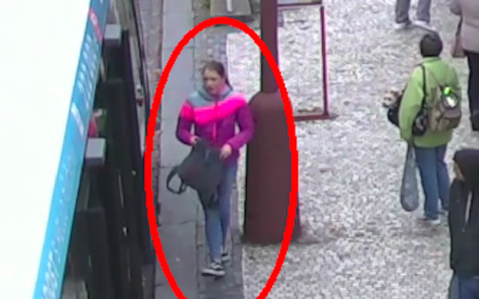 Policisté stále hledají ženu, která byla zraněna při incidentu na Florenci.