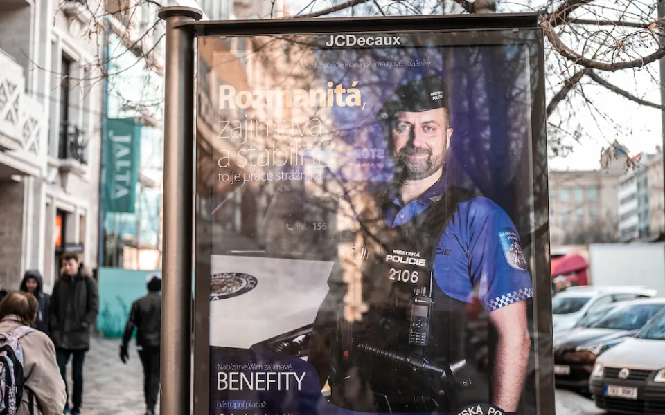 Pražské městské policii chybí do ideálního stavu 367 lidí.