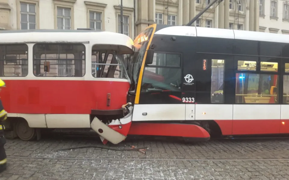 Odpolední nehoda tramvají na Pohořelci se obešla bez zranění.
