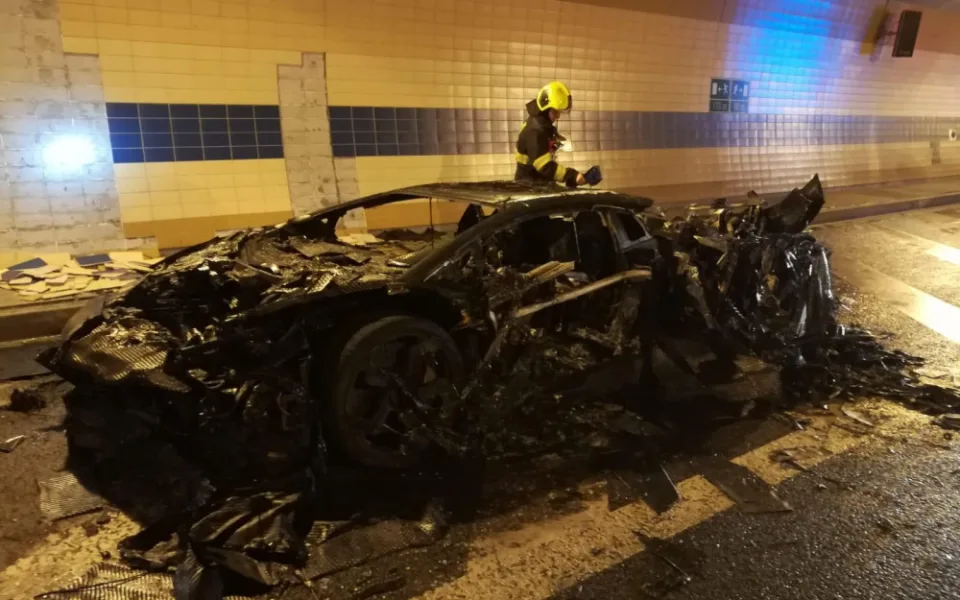 V Blance shořelo luxusní lamborghini. Škoda přesáhne pět milionů.