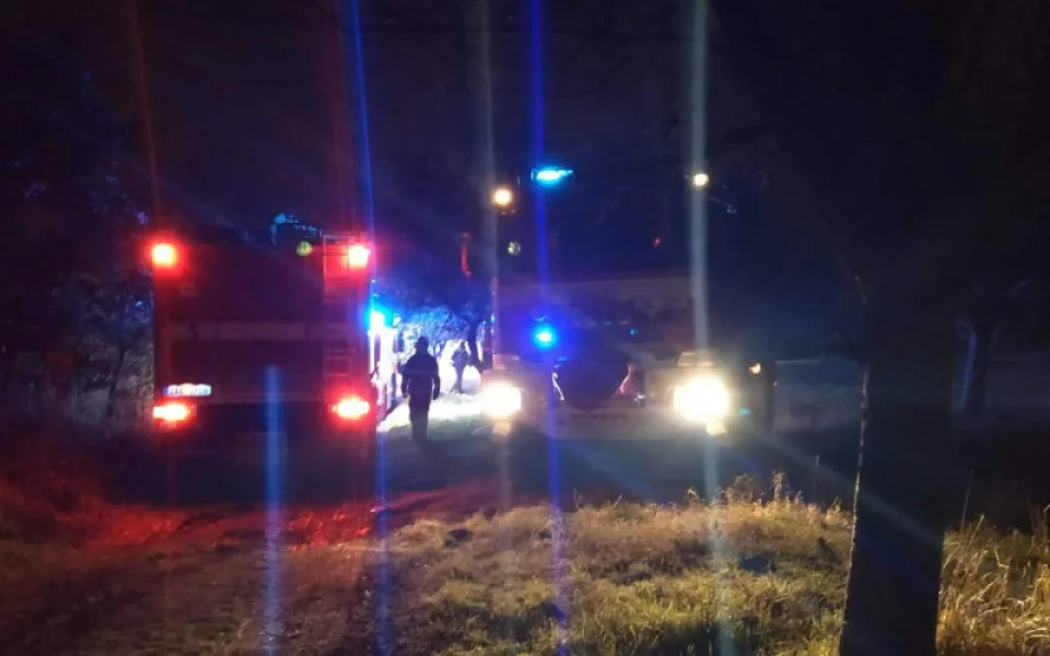 FOTO, VIDEO: U požáru skladu sena včera večer zasahovalo osm jednotek hasičů