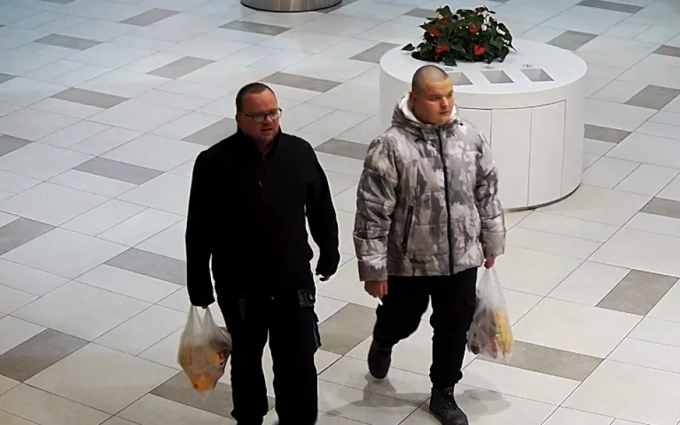 FOTO, VIDEO: Řidič srazil seniora, nechal ho ležet na silnici a ujel. Po viníkovi pátrá policie