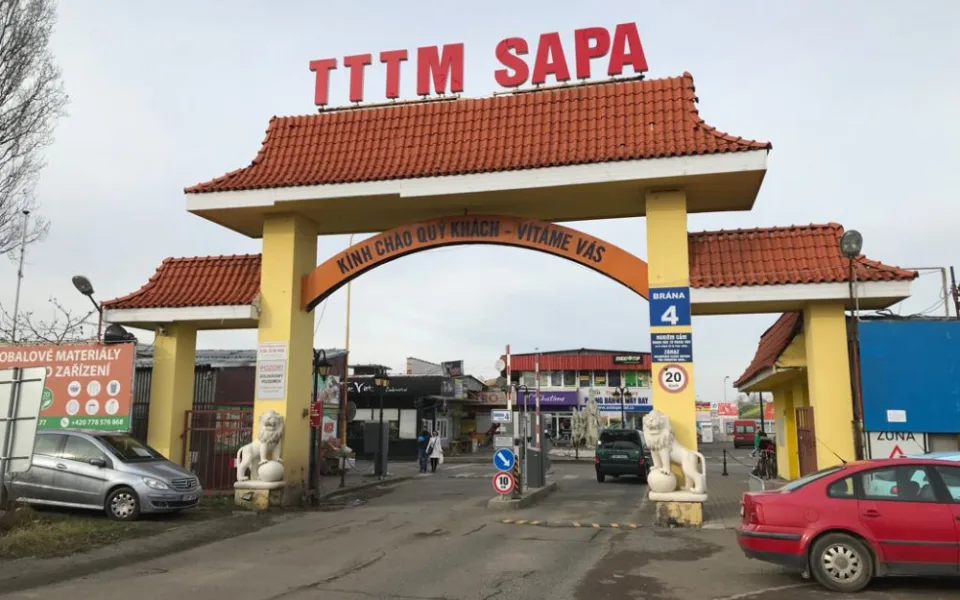 FOTO: Obchodní centrum Sapa. Jak se z masokombinátu stalo město ve městě