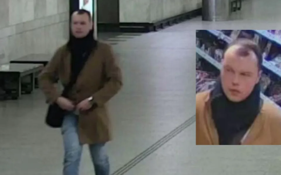 VIDEO: Policie pátrá po muži, který se obnažoval před ženami v metru