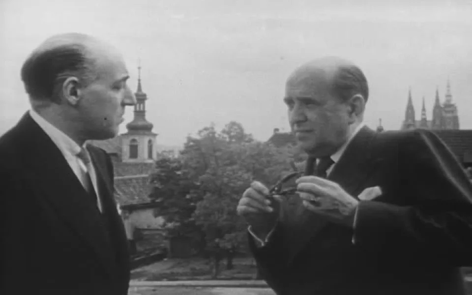 Laurence Adolph Steinhardt, velvyslanec Spojených států Amerických v Československu a Jan Masaryk (bývali blízcí přátelé), záběr z amerického filmového týdeníku "The March of Time".