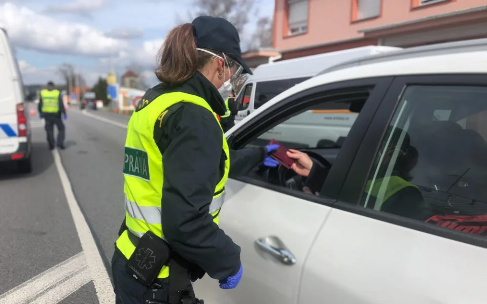 Policejní kontrola na hranicích.