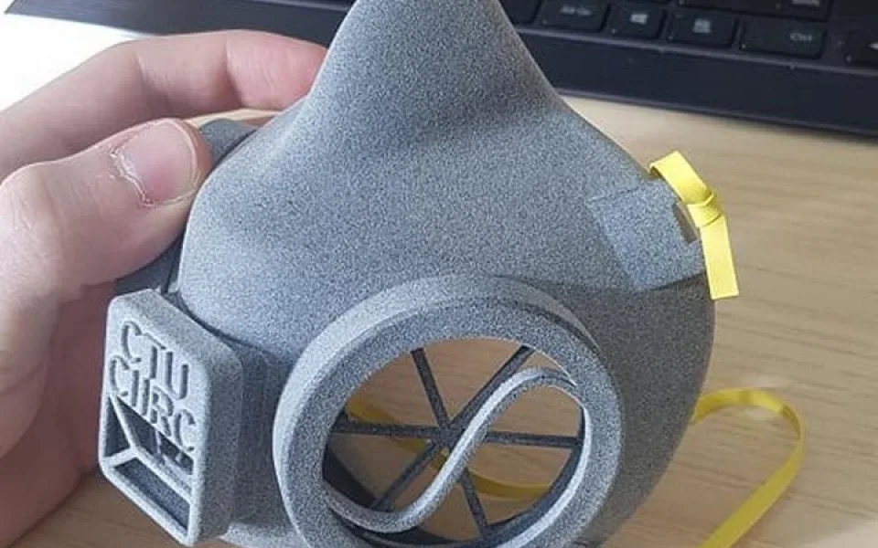 ČVUT bojuje proti novému koronaviru. Vyvíjí prototyp respirátoru a žádá výzkumníky o spolupráci.
