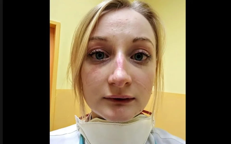 Už nemůžeme. Nespíme, nejíme. Lidé nám přitom lžou, jen aby byli otestování, svěřila se na sítích doktorka z Bulovky.