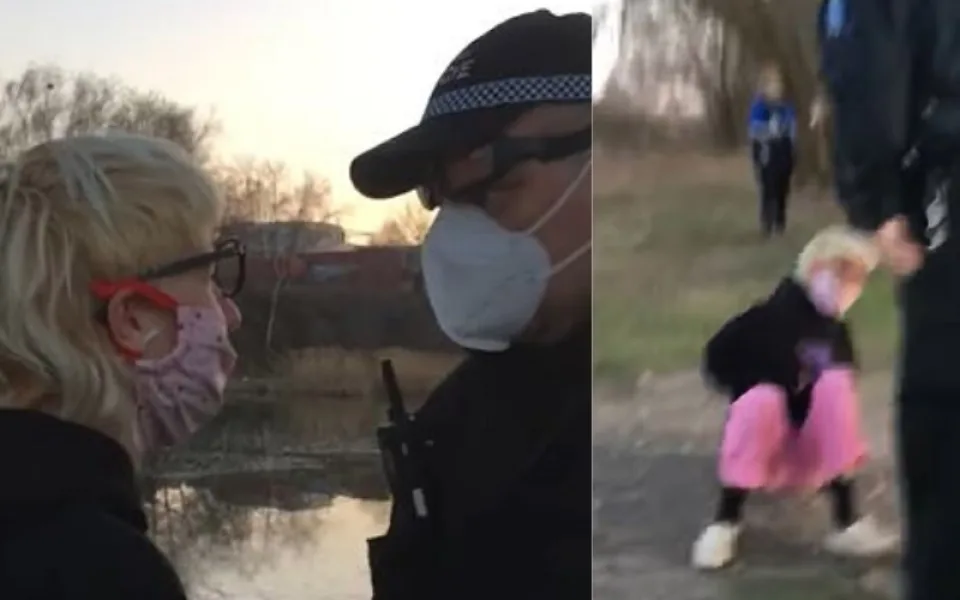 VIDEO: Pražský strážník, který poslal fackou k zemi mladou ženu, byl propuštěn