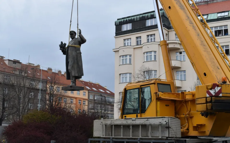 Rusko zahájilo trestní stíhání kvůli odstranění Koněvovy sochy.