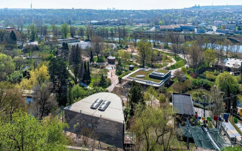 FOTO: Podívejte se do liduprázdné pražské zoo. Dnes je to přesně měsíc od zavření